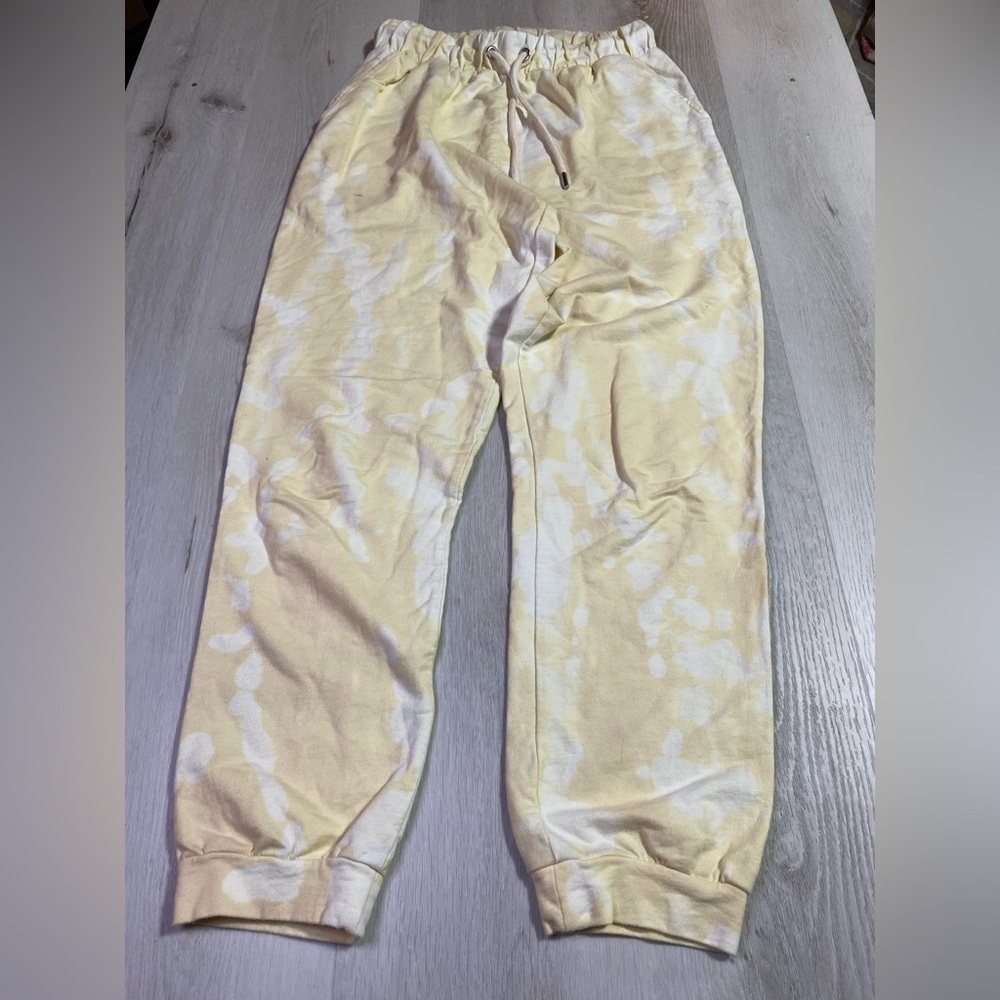 ASOS DESIGN (Set) Tie Dye Sweatshirt & Jogger Set, Butter/White, Size 6

K - Picture 2 of 16